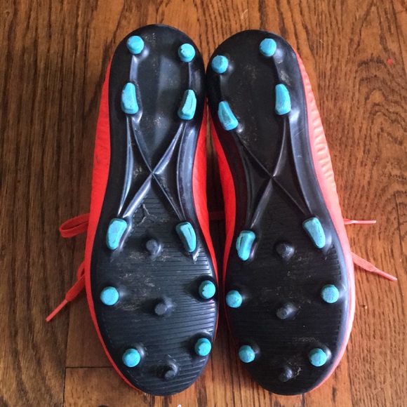 Orange puma soccer cleats - Picture 5 of 5